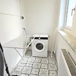 Modern 4-room With Balcony & Free Parking & Free Wi-fi - Ka02 *