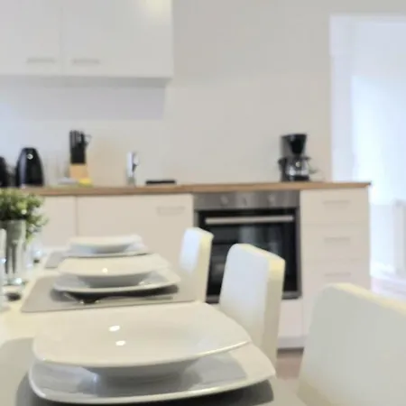 דירה Modern 4-room With Balcony & Free Parking & Free Wi-fi - Ka02 *