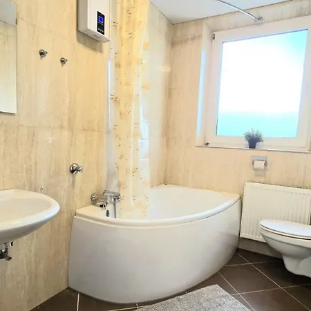 דירה Modern 4-room With Balcony & Free Parking & Free Wi-fi - Ka02