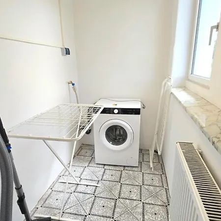 Modern 4-room With Balcony & Free Parking & Free Wi-fi - Ka02 *